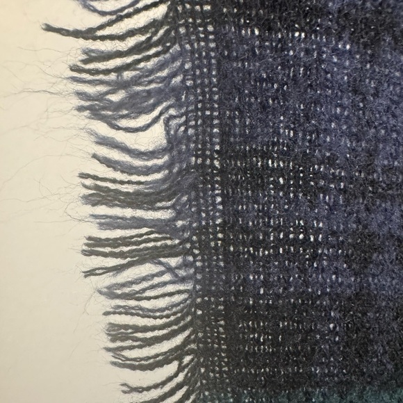 Plaid Green and Black Women's Shawl - Picture 4 of 8